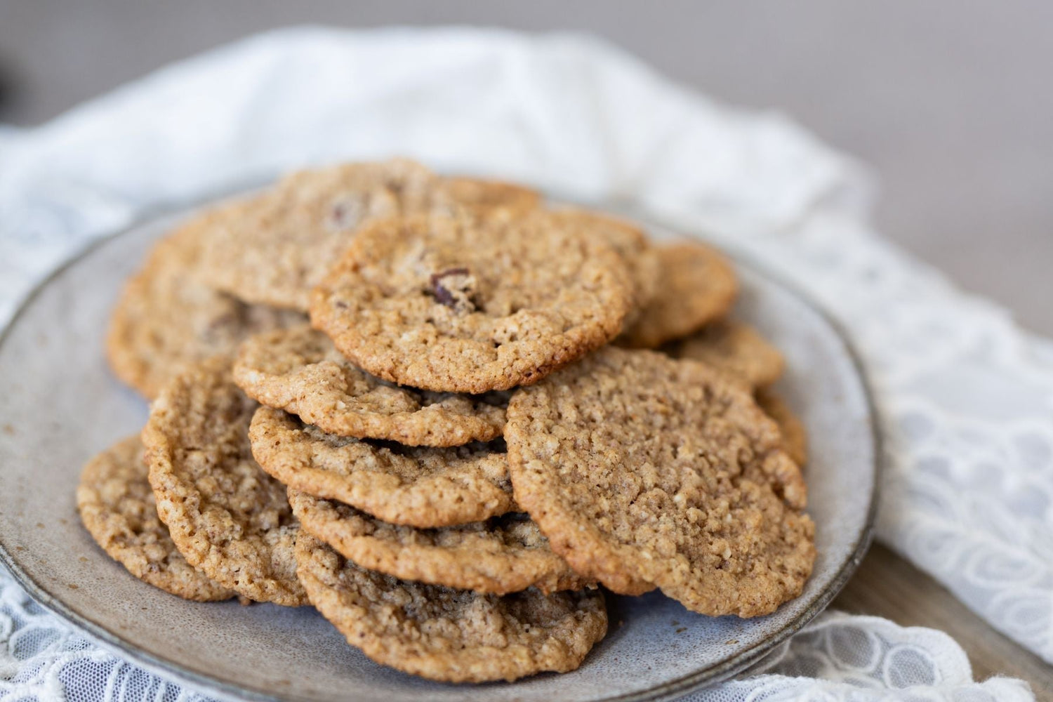 Crispy Oatmeal Pecan Cookie